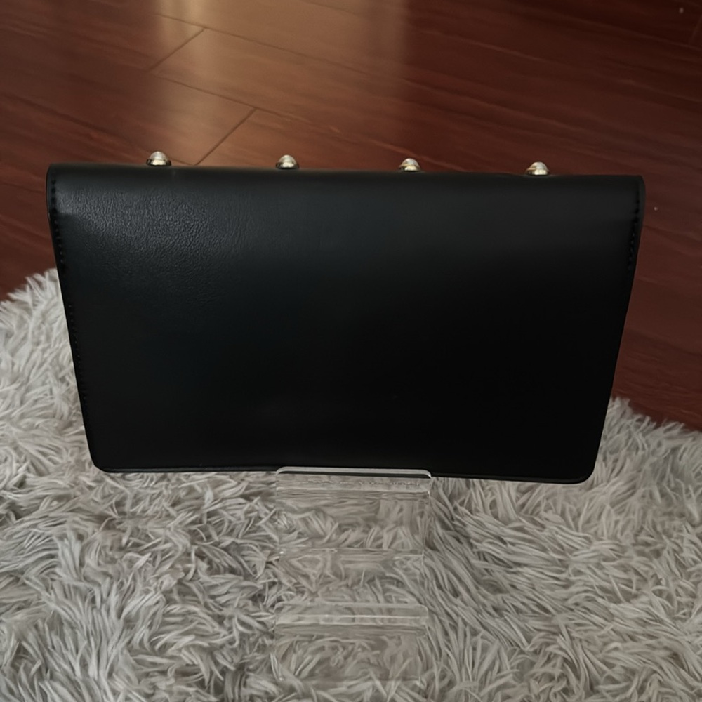 Black clutch with crossbody strap - Picture 9 of 13